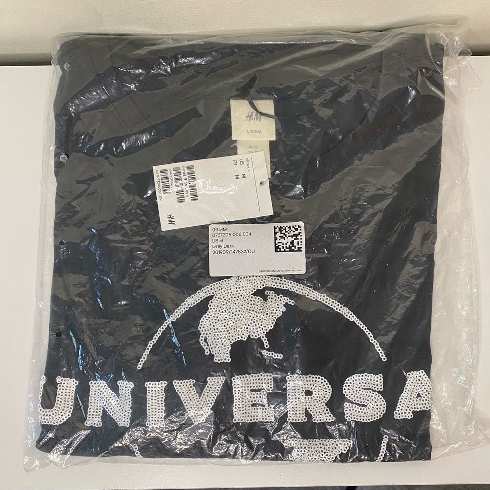 Universal Studios Music Group Sequin Globe Logo Shirt, Grey with White, M, NEW